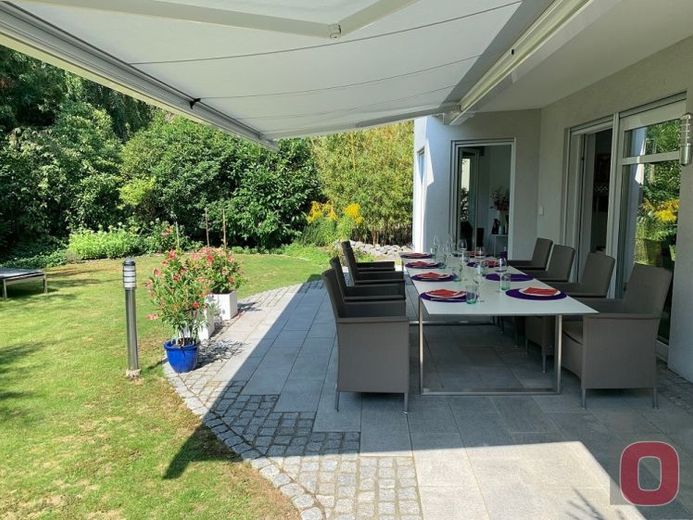 RESERVED! Prime location on the edge of fields - Exceptional living concept - 230m² of spacious living + 2 separate residential units – Photo 1