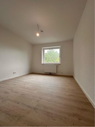 Zapowiedź: Świeżo wyremontowane mieszkanie 4-pokojowe w Bürgerfelde – Schlafzimmer 1
