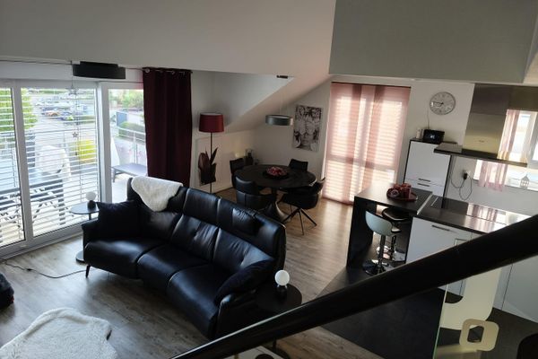Attraente appartamento duplex di 4 locali. Prezzo incl. posto auto in garage sotterraneo e posto auto esterno.