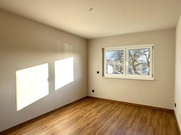 Jetzt Miete möglich! Winkelbungalow 5 km bis Neubrandenburg, Baujahr 2022, Doppelgarage, EBK,Carport – 2. Kinderzimmer