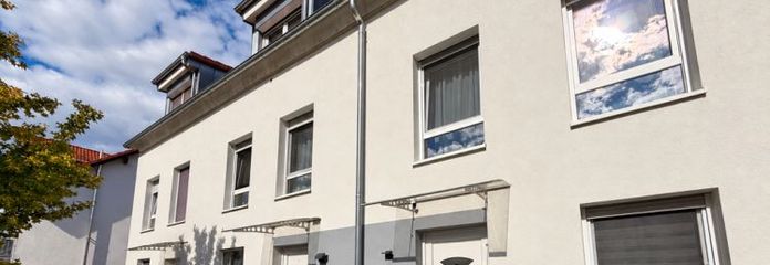 Modern terraced house for families – approx. 151 m² of living space, garden, covered terrace & fitted kitchen