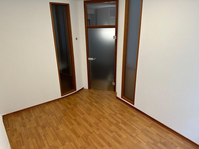 Kleines Büro mit Gartenblick und zahlreichen Extras ... – Büro 09