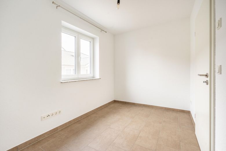 * Ampio appartamento di 3,5 locali | 94 m² | cucina componibile e balcone * – Arbeits-/Gästezimmer