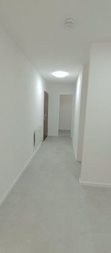 3-Zimmer-Wohnung – frisch renoviert, bezugsfertig – Flur