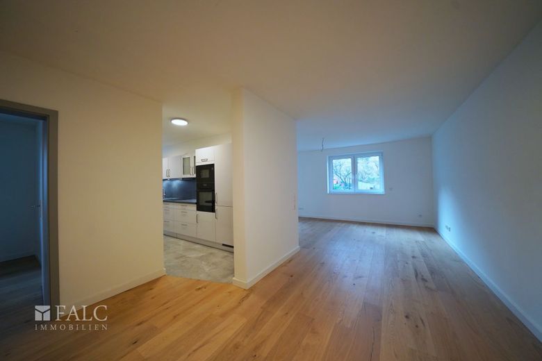 Energieeffizienter Neubau mit 3 Wohneinheiten und Business-Suite – WHG1-Eingangsbereich