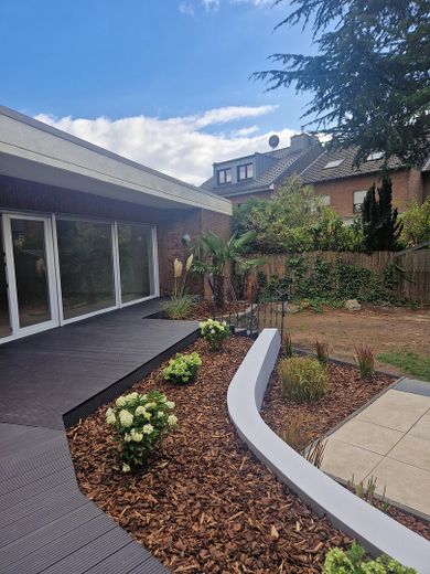 Buchholz! Huis in huis - appartement op de begane grond van 156 qm met terras, tuin en grote garage – Terrasse/Garten