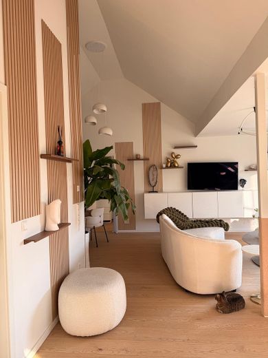 Exklusive neuwertige Traumwohnung: Klimatisiert, voll möbeliert - – Wohnbereich
