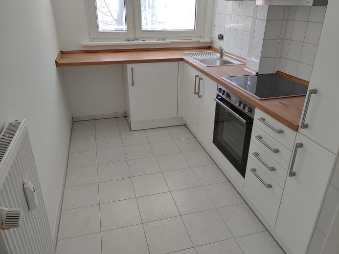 Helle, freundliche  2-Zimmer Wohnung in Hamburg-Uhlenhorst mit Balkon, courtagefrei – Neue Einbauküche