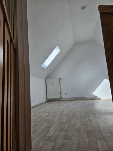 Schöne renovierte Wohnung – Dachzimmer