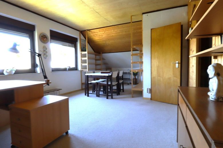 GESUCHT: junge Familie für Einfamilienhaus mit Garage und Vollkeller in WOB-Kreuzheide – ZimmerI-OG