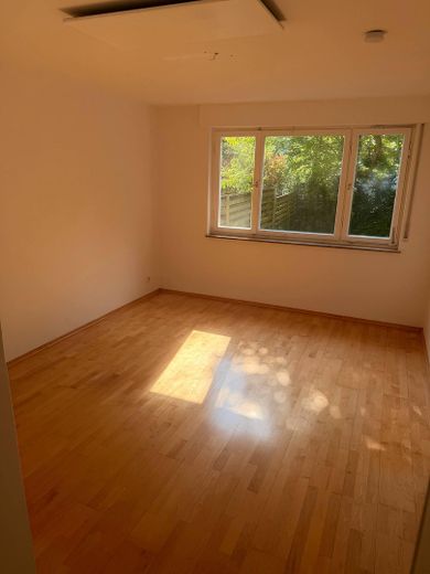 Stuttgart-Büsnau’nun en iyi konumunda çok yönlü çok aileli ev! Hemen taşınmaya hazır ve komisyonsuz! – EG - Zimmer 1