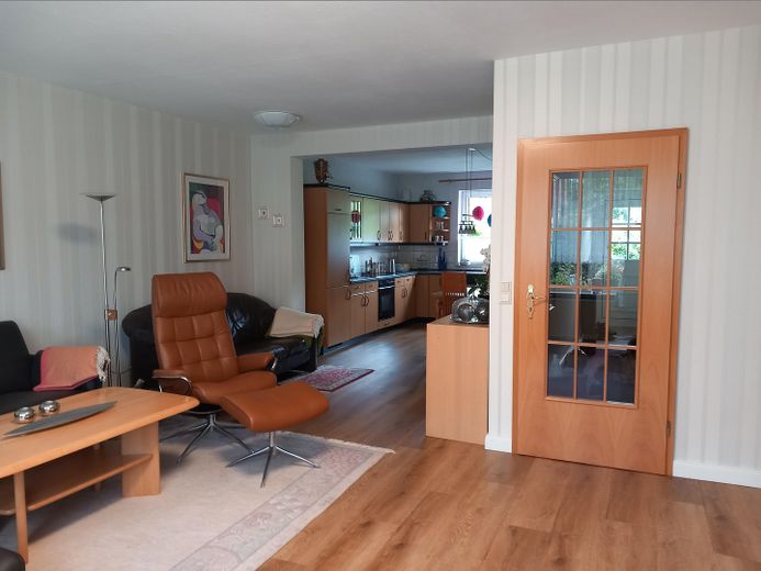 Blick vom Wohnzimmer in Küche