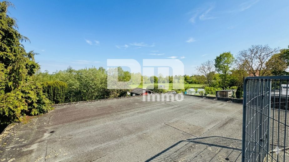 Vielseitiges Immobilien-Ensemble mit 2 modernisierten Haushälften + Carport und Garten/Terrasse – Haus 2 EG Dachterrasse / Panoramablick