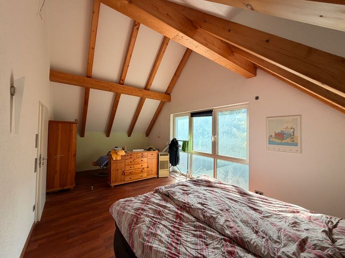 Dom jednorodzinny o wyjątkowej architekturze i dużym potencjale – Schlafzimmer 1 DG