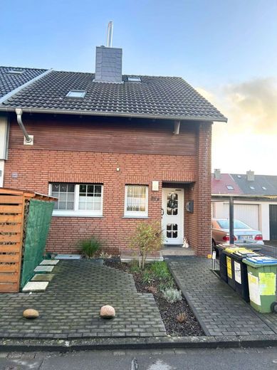 Hochwertiges Einfamilienhaus in bester Wohnlage mit viel Komfort – Haus vorne