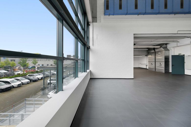 Moderne Halle ideal für Werkstatt oder Fahrzeugstellplätze – Halle