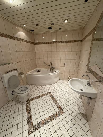 Großzügige 3-Zimmer-EG-Wohnung mit Renovierungsbonus – ideal für Handwerker / Eigenleistung – Foto 1
