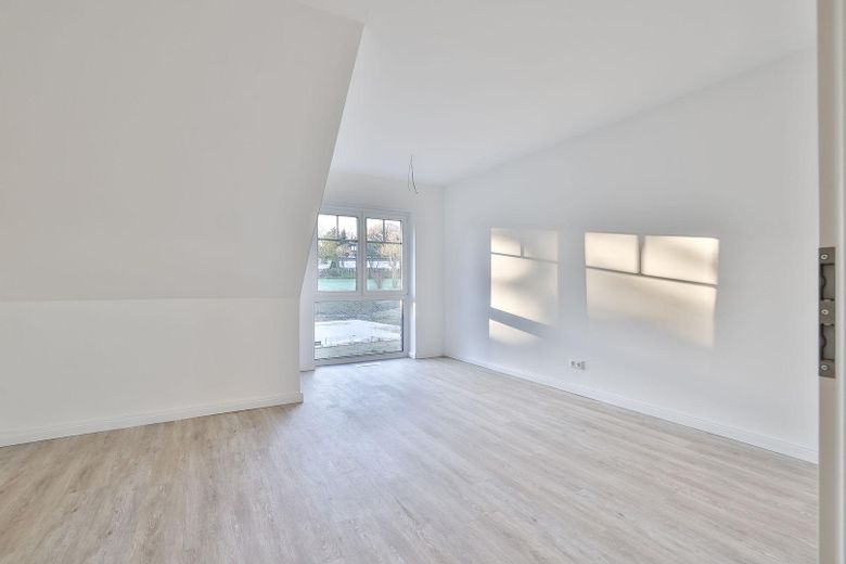Neubau-Doppelhäuser in Scharbeutz-Klingberg – Traumlage am See, nur wenige Minuten zur Ostsee! – Zimmer 1 OG