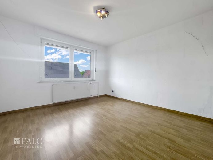 Riesiges Grundstück &amp; viel Potenzial - Zweifamilienhaus mit Ausbaureserve in Reckenfeld – Zimmer OG