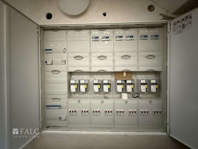 7-Familienhaus in Top-Lage von Leverkusen-Hitdorf - Voll vermietet &amp; über 5 % Rendite – Elektroverteilung Keller