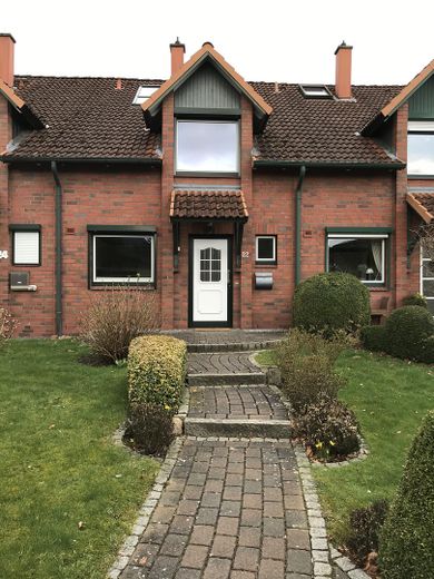 Charmant, gemütlich, mittendrin - Reihenhaus mit Terrasse und Garten im Ortskern Hittfeld – फोटो 1