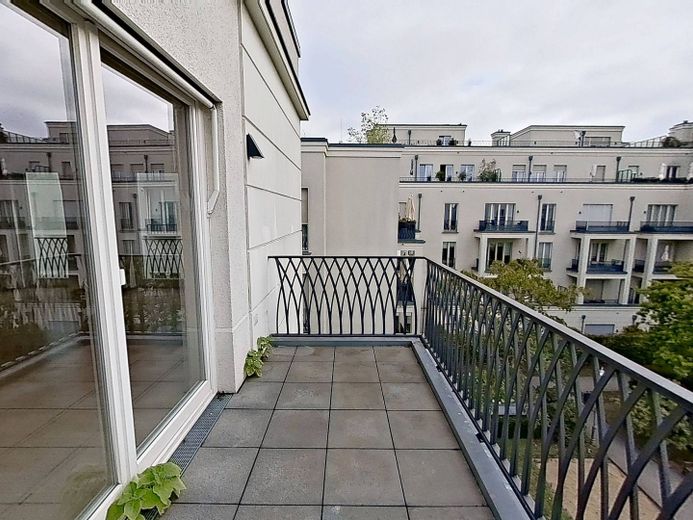 Exklusiver 2-Zimmer-Neubau mit 2 BALKONEN, EBK, Concierge-Service uvm. in den begehrten Heinrich-Heine-Gärten – Ansicht I: Balkon I