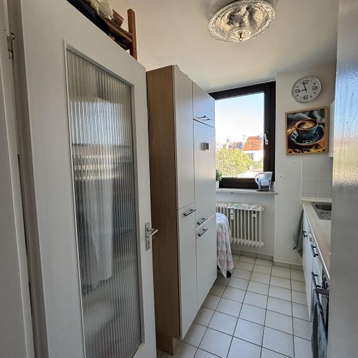 Bella e luminosa appartamento condiviso di 2 locali con balcone esposto a sud in vendita – Küche