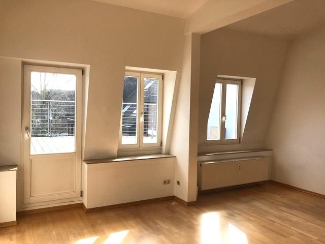 Mehrgenerationenhaus oder Wohnen und Arbeiten in Krefeld-Bockum im Stil der Neorenaissance – Wohnbereich DG