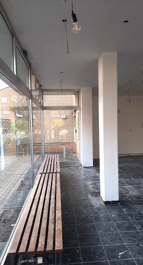 Hannover: Ladenlokal mit 77m² und großen Schaufenstern-Parkplätze vor der Tür – Gewerbefläche