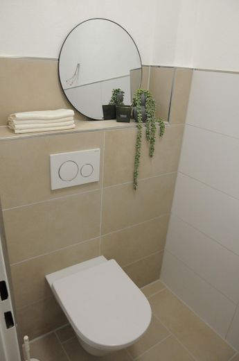 Zentral wohnen mit Wellness-Komfort – Gästebad