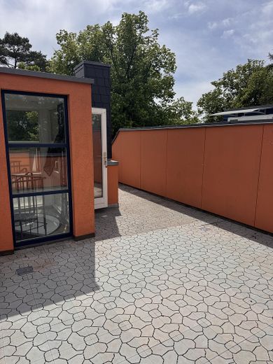 Bezugsfreie, helle 3 Zimmer Wohnung mit großer Dachterrasse, Stellplatz & Nähe S-Bahn – Dachterasse