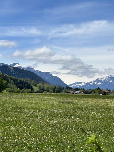 Besonderes Allgäu-Chalet: Hygge-Gefühl, 680 m² Südgrundstück & freier Alpenblick – Foto 1