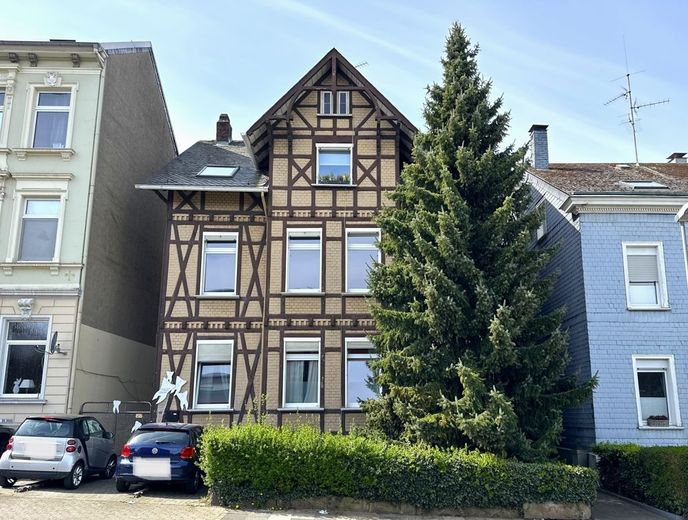 Zentrumsnahes Wohn- und Geschäftshaus (1 Gewerbe + 3 Wohnungen) in Schwelm - voll vermietet – Frontansicht