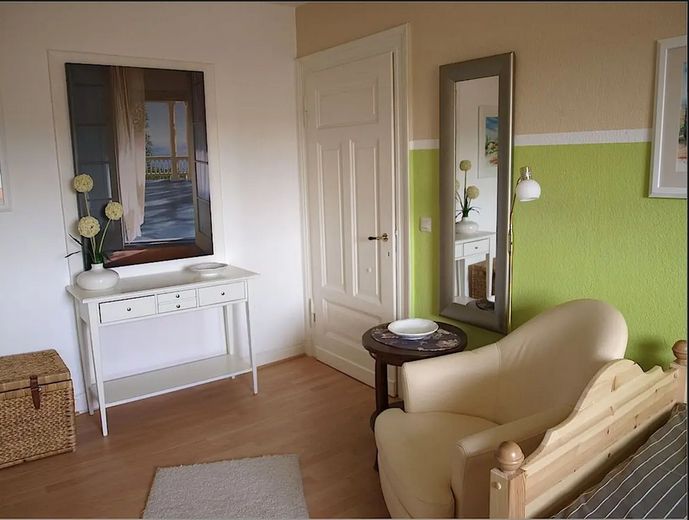 Apartment mit Aussicht chic möbliert 35qm Elberfeld Nähe Rathaus, St. Josef, Bayer + Nordbahntrasse – Wohn-/Schlafraum