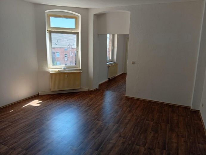 Merseburg - ¡piso renovado de 3 habitaciones! ¡DISPONIBLE DE INMEDIATO! WL6 – Wohnzimmer 