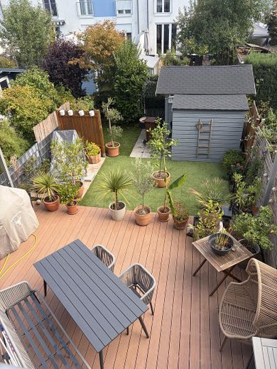 PV-Anlage, Speicher, Wallbox und Dachterrasse वाले आधुनिक पारिवारिक घर – फोटो 5