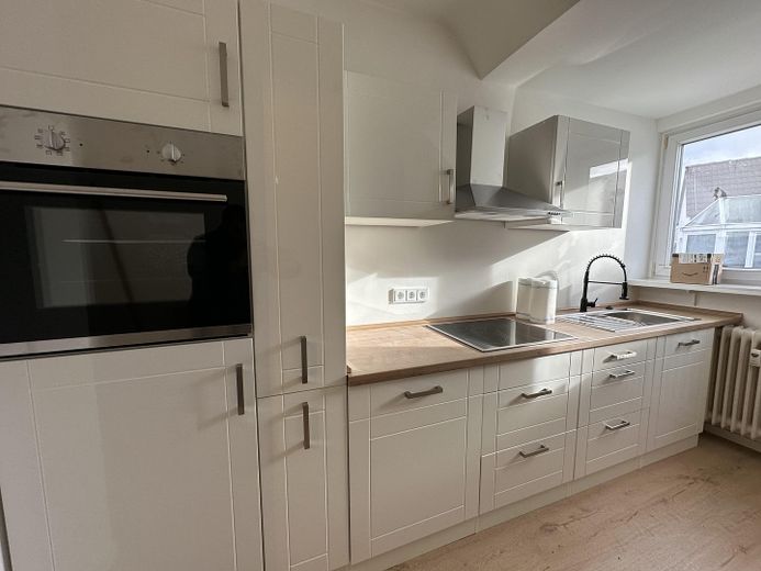 Frisch renovierte 3 Zimmer Wohnung in Aschaffenburg – Küche mit E Geräte