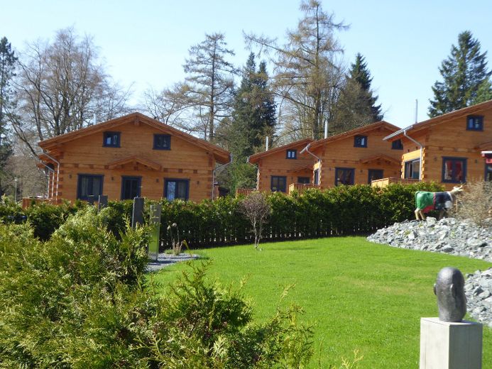 6 casas de troncos/casas de vacaciones con muy buena rentabilidad, en ubicación privilegiada. Venta individual o conjunta posible. – Foto 6