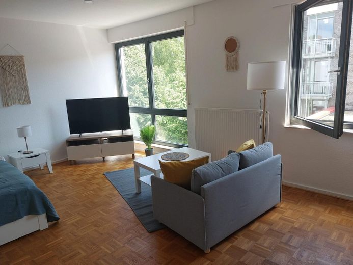 Gemütliche und voll möblierte Apartment-Whg in guter Wohnlage nahe Wienburgpark – Wohn-/Schlafzimmer