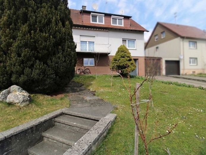 Casa unifamiliare - giardino, balcone e garage - in posizione periferica di Winterlingen – Foto 1