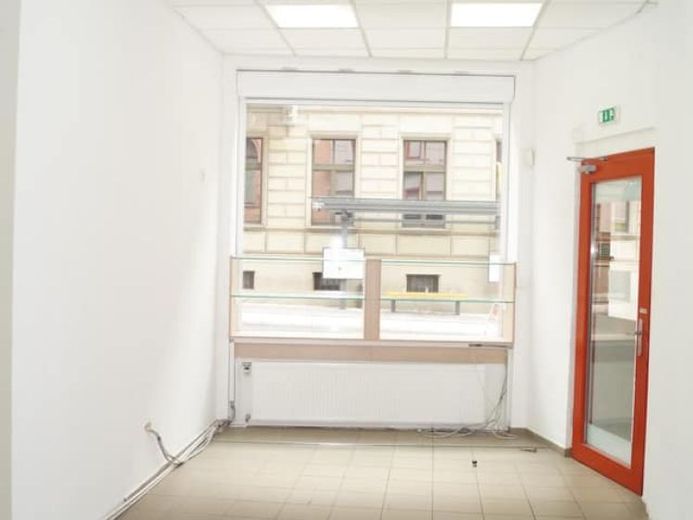 Affascinante spazio commerciale dal carattere unico – proprio presso la fermata del tram, vicino al mercato – Foto 1