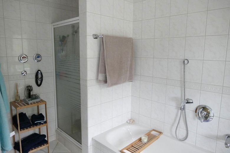 Badezimmer EG links