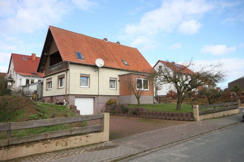 Viel Platz für die große Familie in zentraler Dorflage! – Außenansicht