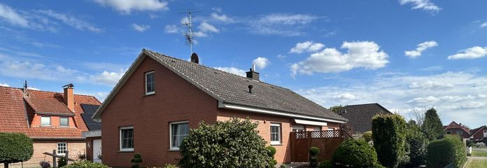 Zadbany dom jednorodzinny w Dörverden-Westen z dużym ogrodem, piwnicą i garażem – Straßenansicht