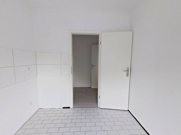 Entspannt ins Jahresende -Kaltmietfrei in den Herbst starten: Helle 4-Zimmer-Wohnung mit BALKON – Ansicht II: Küche