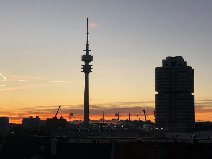 Luxus über den Dächern von München: stylisch möblierte 2-Zi-Whg. – Aussicht