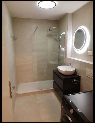 Badezimmer in 2024 kernsaniert