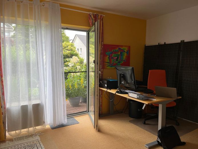 Atractiva casa adosada con balcón, terraza y jardín bien cuidado – Arbeitszimmer (UG) 16 m2