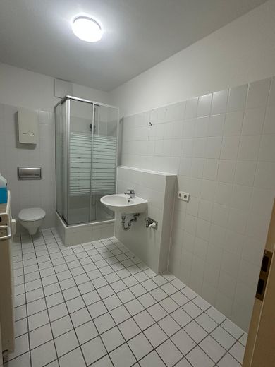 2 habitaciones recién renovadas directamente en la plaza del mercado – Bad