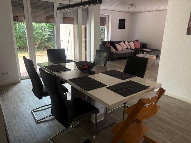 Familienfreundliches Reiheneckhaus mit großem Garten und viel Platz – ruhige Lage in Tornesch – Esszimmer